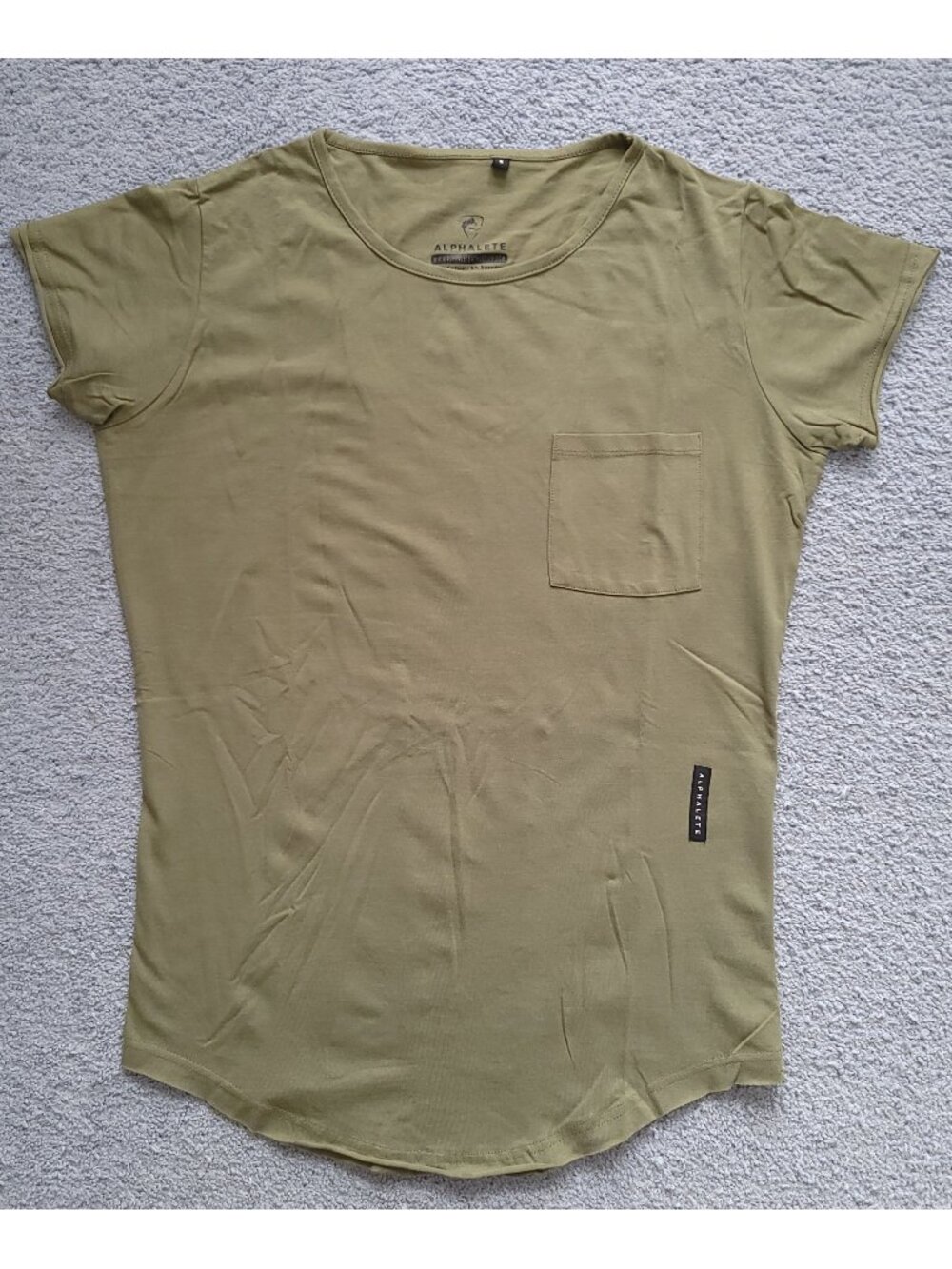 Alphalete Athletics Lifestyle Olive Green Pocket T-Shirt Scoop Hem/Neck Size S